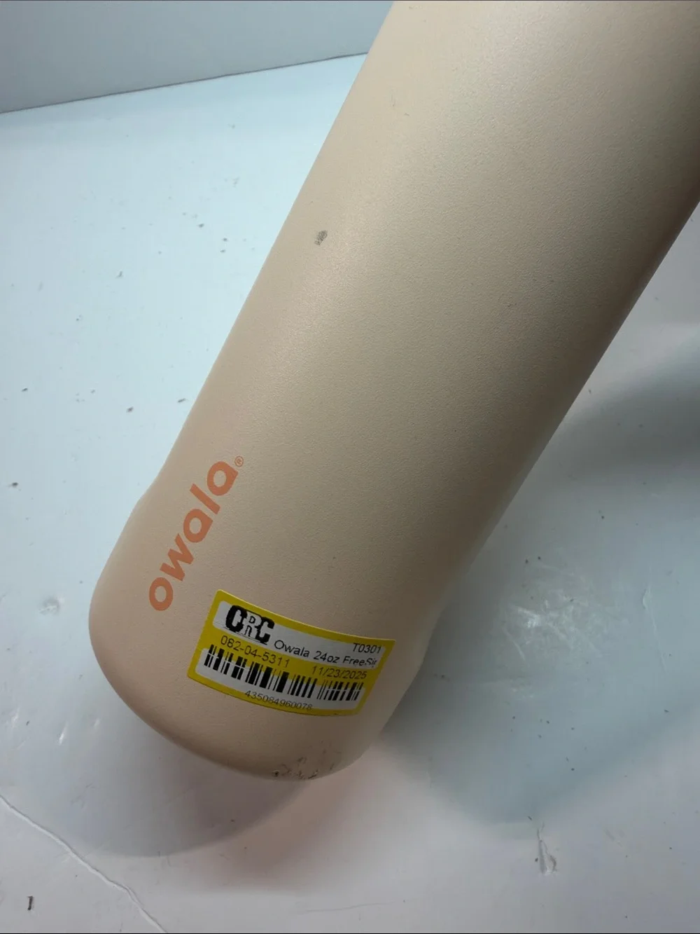 Used Owala 24 oz FreeSip Water Bottle with Straw - Picture 3 of 4